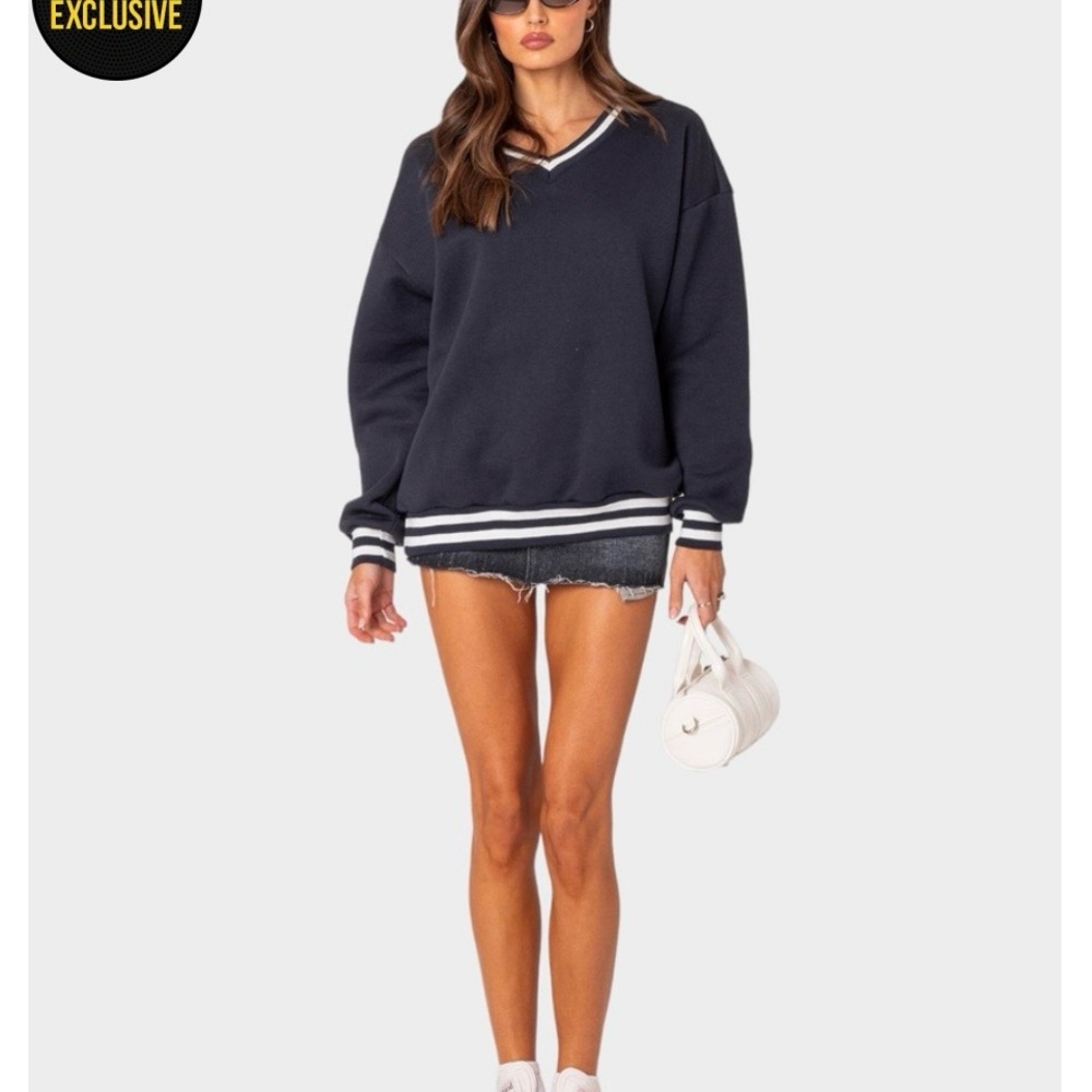 Edikted Caryn Oversized V-Neck Sweatshirt in Navy Sz Medium